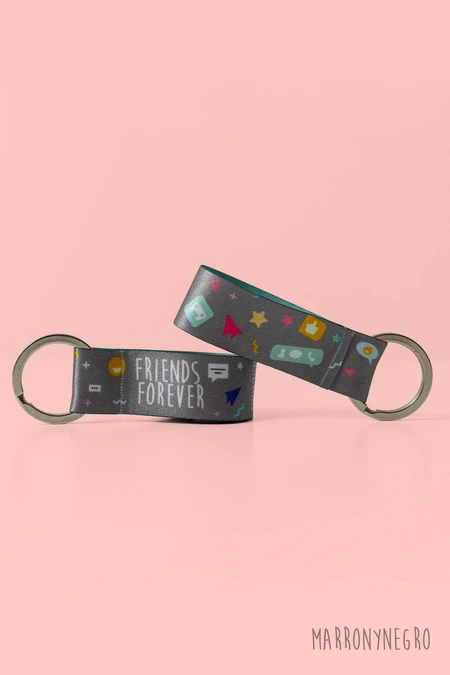 Producto: Llavero Friends Forever edición 2021 - Marronynegro