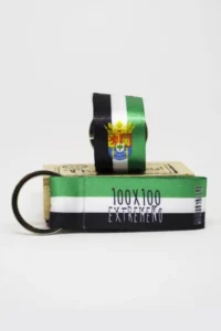 Producto: Llavero 100×100 Extremeño - Marronynegro