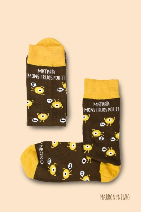 Producto: Calcetines «Mataría monstruos por ti» - Marronynegro