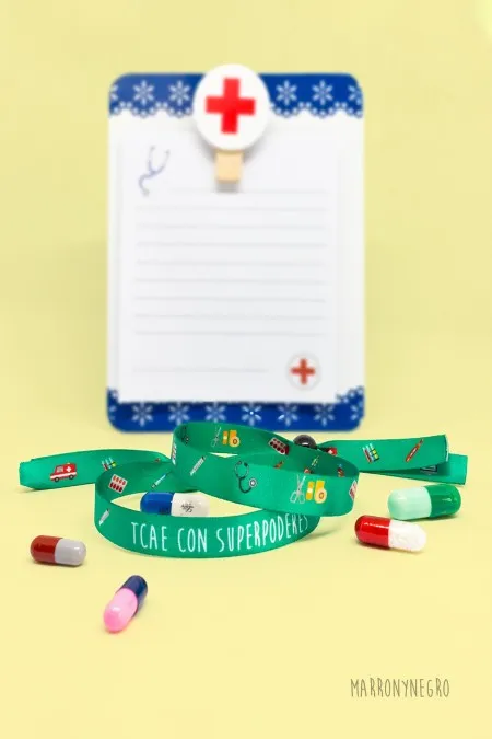 Producto: Pulsera TCAE con superpoderes - Marronynegro