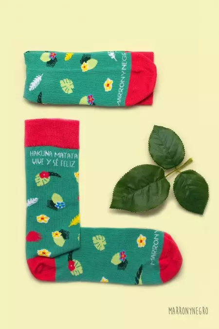 Producto: Calcetines Hakuna Matata – Vive y sé feliz - Marronynegro
