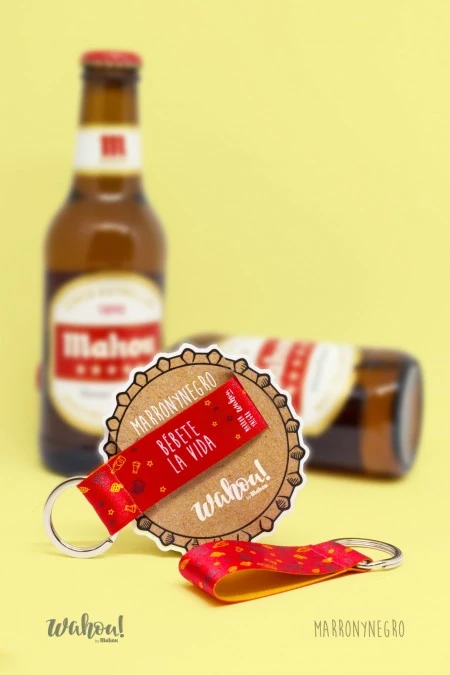 Producto: Llavero «Bébete la vida» by Mahou - Marronynegro