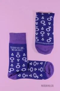 Producto: Calcetines «Quiero ser Libre, No Valiente» - Marronynegro
