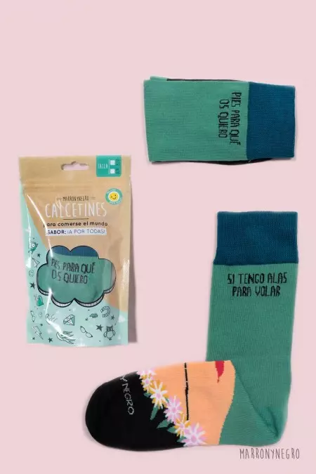 Producto: Calcetines Frida Kahlo – «Pies, para qué los quiero si tengo alas para volar» - Marronynegro