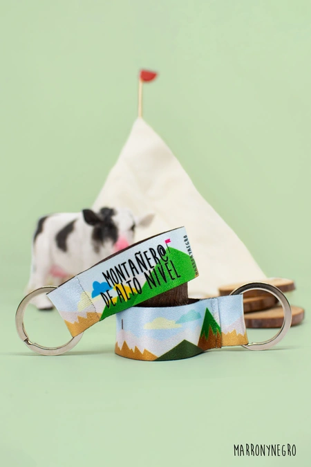 Producto: Llavero Montañer@ de alto nivel - Marronynegro