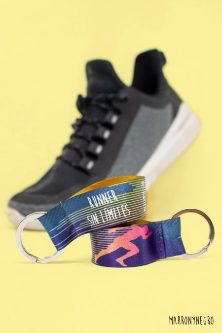 Producto: Llavero Runner sin límites - Marronynegro