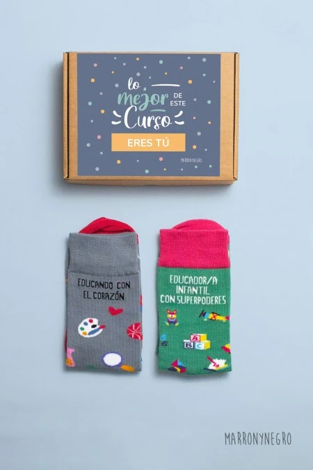 Producto: Pack 2 calcetines Educando con el corazón + Educador/a Infantil con superpoderes - Marronynegro