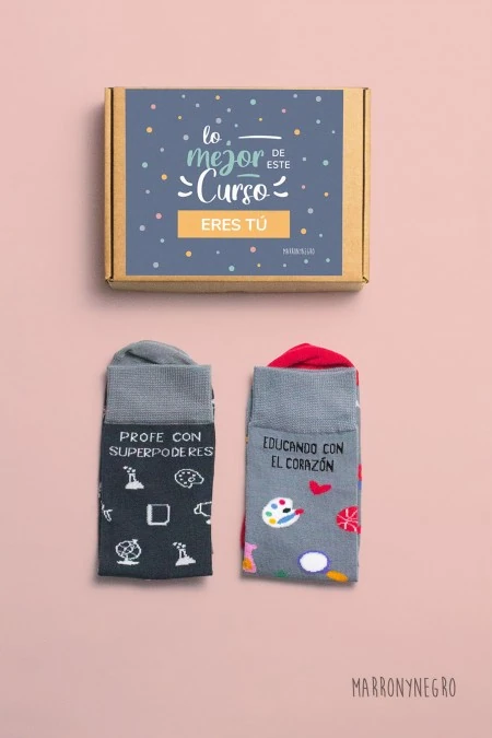 Producto: Pack 2 calcetines Educando con el corazón + Profe con superpoderes - Marronynegro
