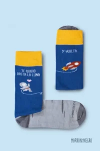 Producto: Calcetines «Te quiero hasta la luna y vuelta» - Marronynegro