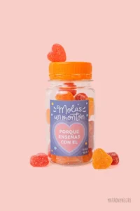 Producto: Pildorero Molas un montón porque enseñas con el corazón - Marronynegro