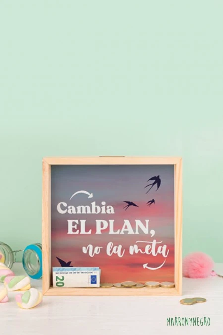 Producto: Hucha «Cambia el plan, no la meta» - Marronynegro
