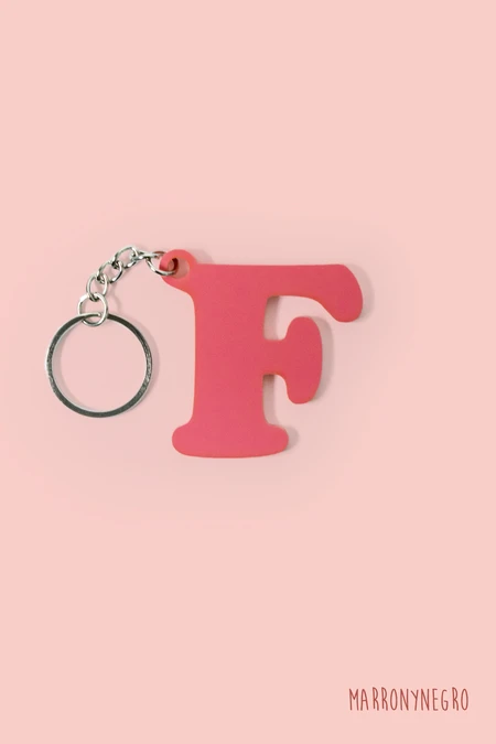 Producto: Llavero Inicial F - Marronynegro