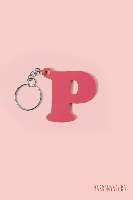Producto: Llavero Inicial P - Marronynegro