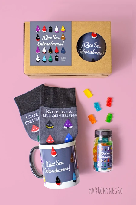 Producto: Pack ¡Qué sea enhorabuena! Taza + Calcetines + Chuches - Marronynegro