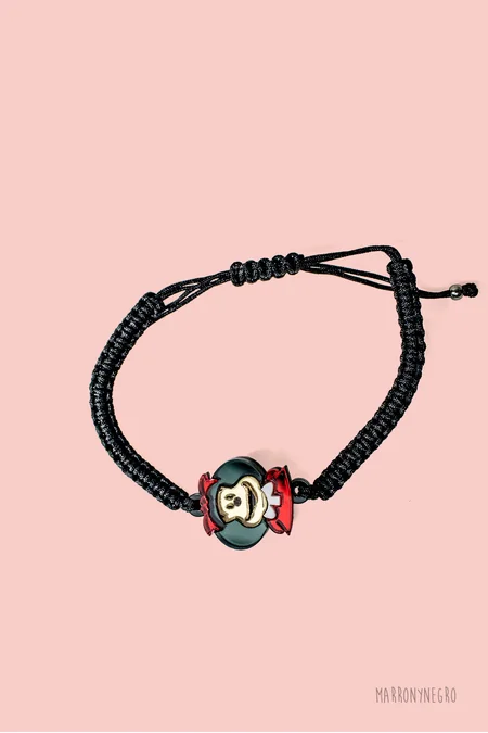 Producto: Pulsera Charm Mafalda - Marronynegro