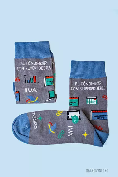 Producto: Calcetines Autónomo con superpoderes - Marronynegro