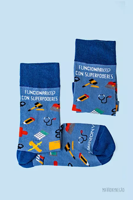 Producto: Calcetines Funcionario con superpoderes - Marronynegro