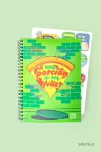 Producto: Cuaderno A una porción de ser feliz + Pegatinas - Marronynegro