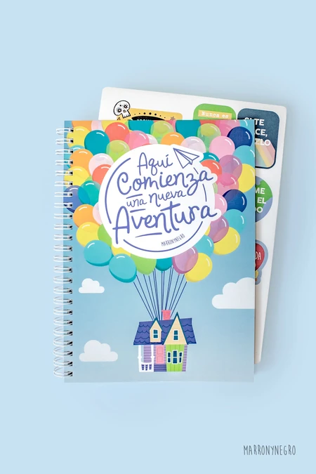 Producto: Cuaderno Aquí comienza una nueva aventura + Pegatinas - Marronynegro