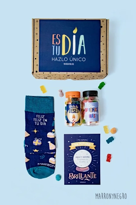 Producto: Pack cumpleaños Es tu día, hazlo único con postal - Marronynegro