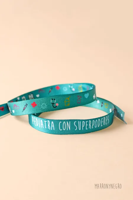 Producto: Pulsera Pediatra con superpoderes - Marronynegro