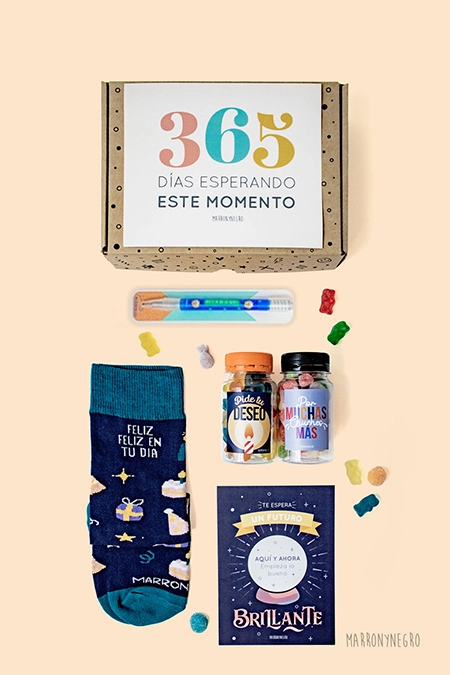 Producto: Pack cumpleaños 365 días esperando este momento con postal - Marronynegro