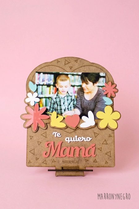 Producto: Portafotos Te Quiero Mamá - Marronynegro