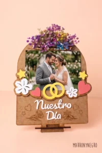 Producto: Portafotos Nuestro Día Con Flores - Marronynegro