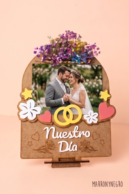 Producto: Portafotos Nuestro Día Con Flores - Marronynegro