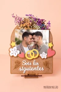 Producto: Portafotos Sois los Siguientes Con Flores - Marronynegro