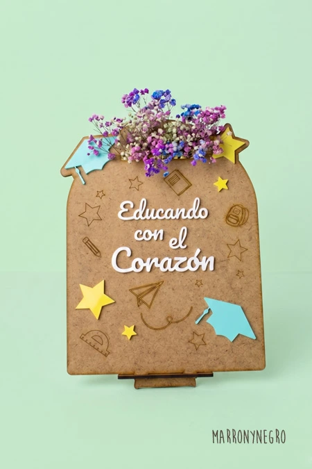 Producto: Recuerdo Clase Educando con el Corazón con Flores - Marronynegro