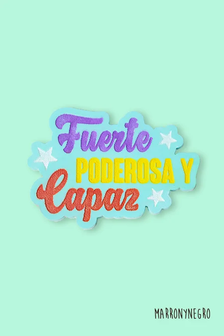 Producto: Pin Fuerte, Poderosa y Capaz - Marronynegro