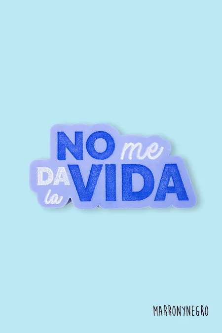 Producto: Pin No Me Da la Vida - Marronynegro